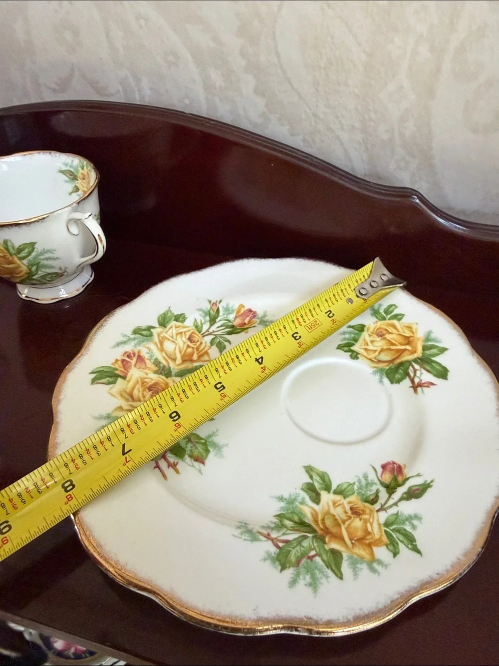 Royal Albert tea rose Yellow Rose Teacup and snack plate  Set England